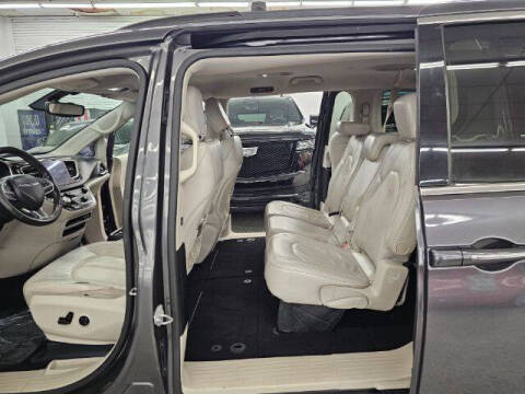 2017 Chrysler Pacifica Touring-L