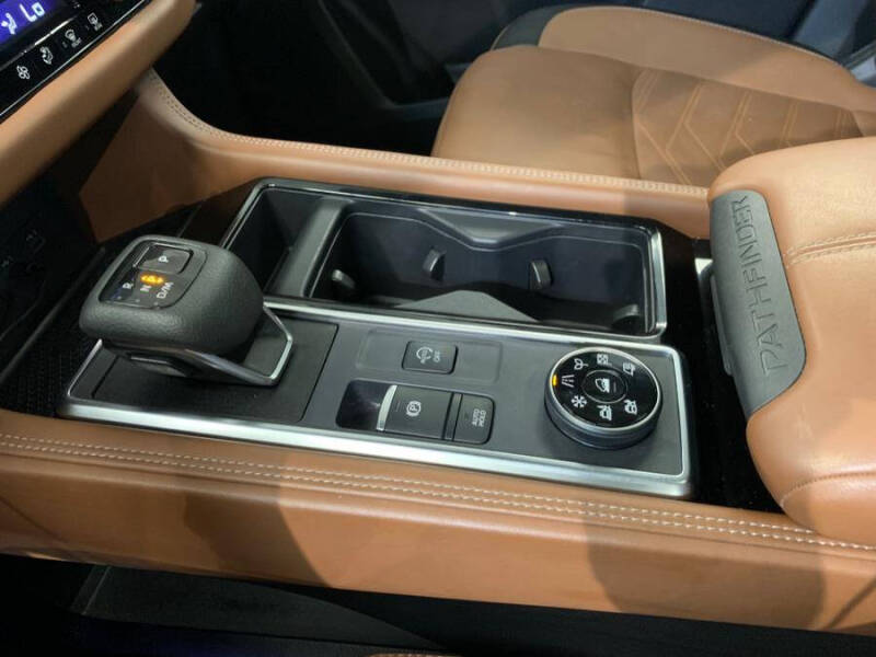 2023 Nissan Pathfinder Platinum