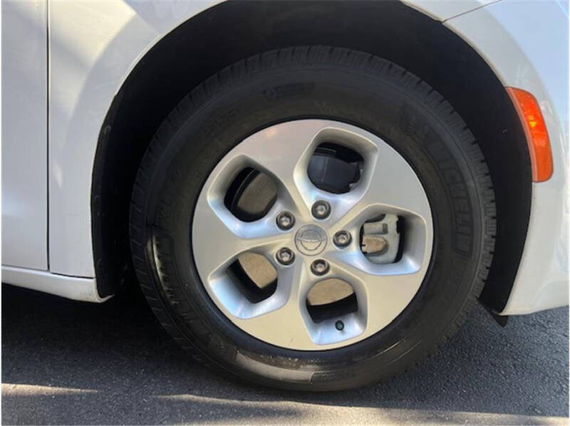 2017 Chrysler Pacifica Touring-L Plus