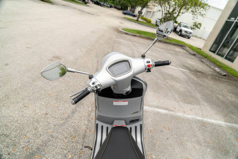 2023 Vespa 300