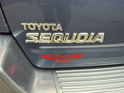 2004 Toyota Sequoia SR5