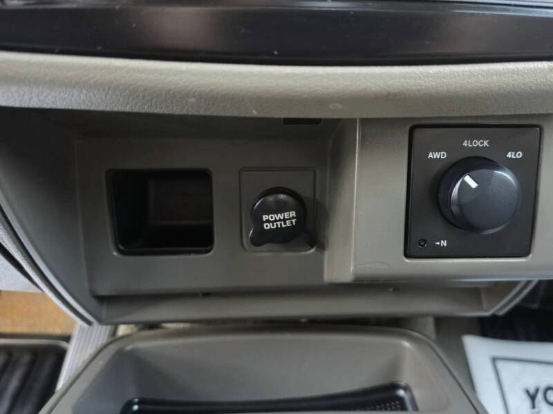 2006 Mitsubishi Raider XLS