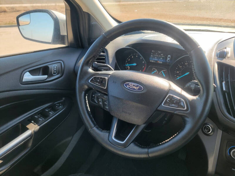 2019 Ford Escape SEL photo 18