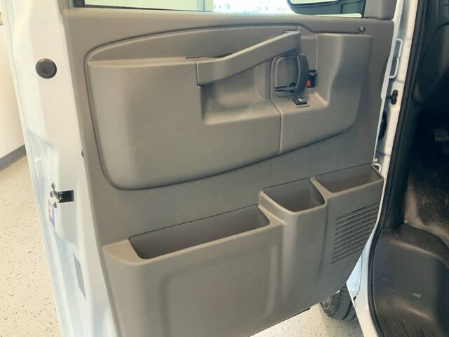 2025 Chevrolet Express 3500