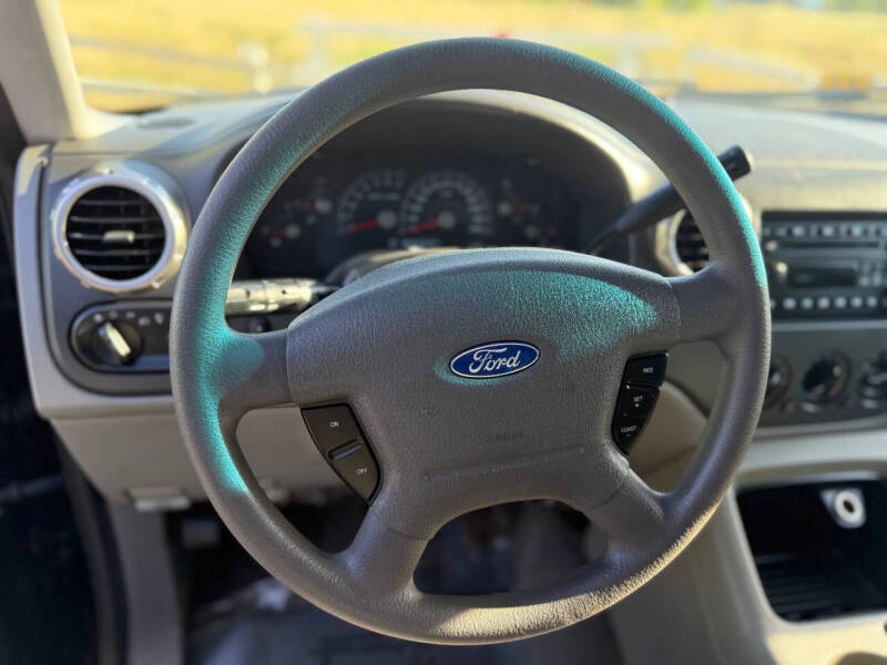 2004 Ford Expedition XLT
