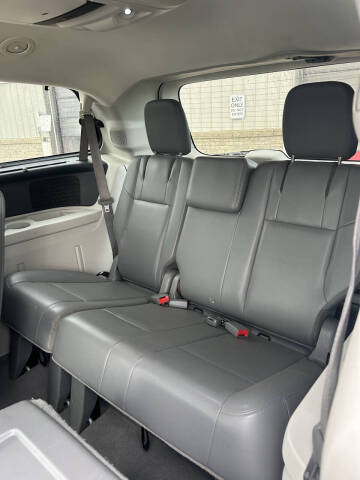 2011 Volkswagen Routan SE