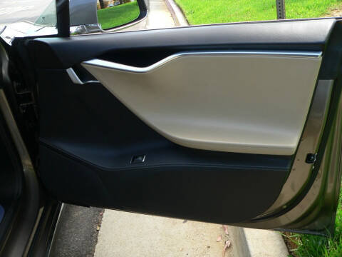 2015 Tesla Model S 70D
