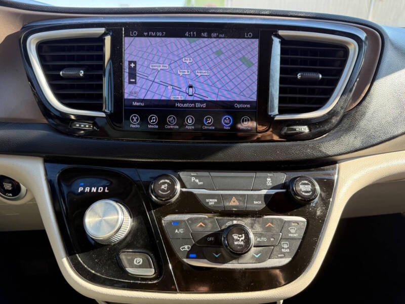 2017 Chrysler Pacifica Touring-L