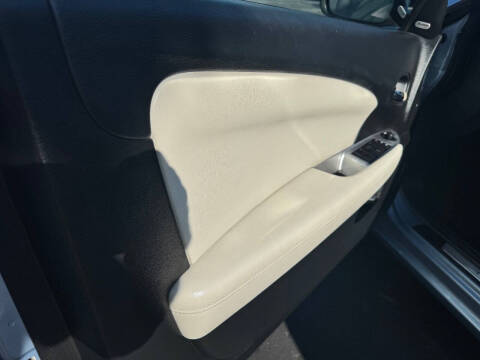 2012 Chrysler 200 Limited