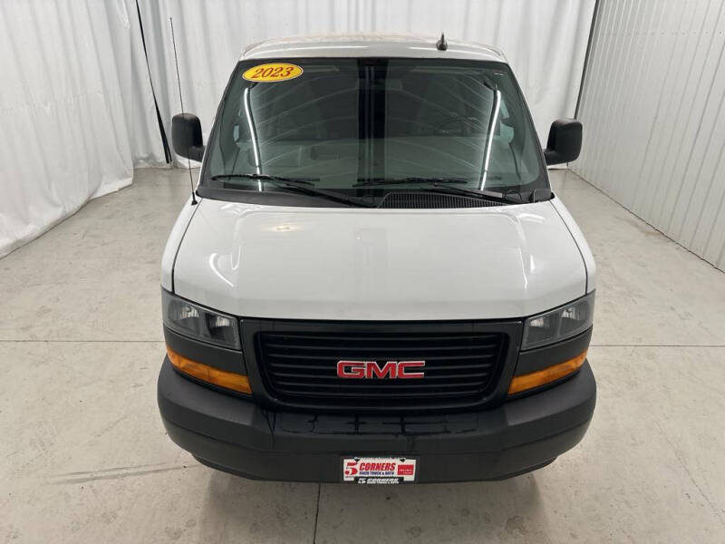 2023 GMC Savana Cargo Work Van photo 3