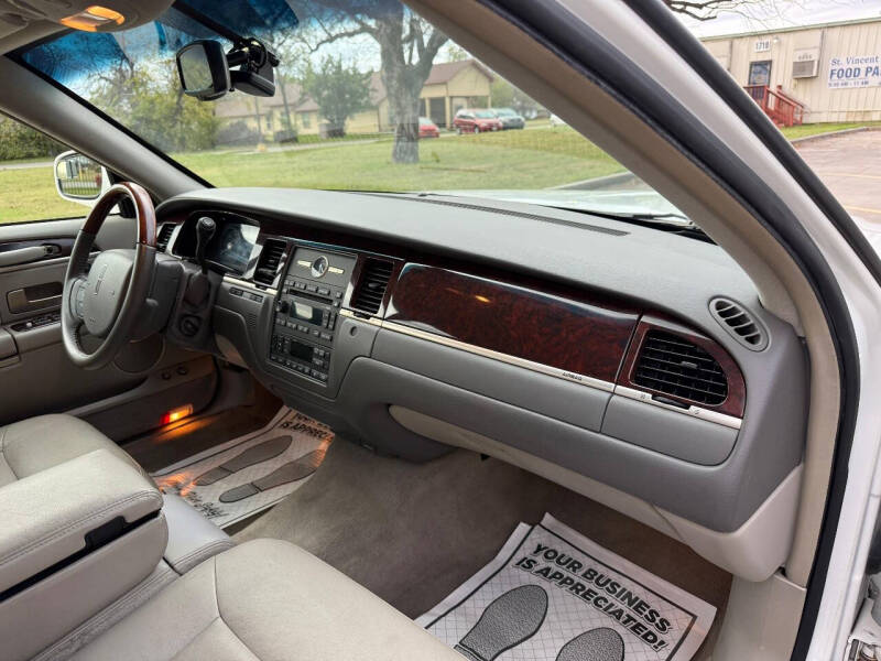 2008 Lincoln Town Car Signature Limited