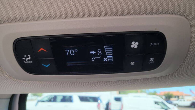 2024 Chrysler Pacifica Plug-In Hybrid Select