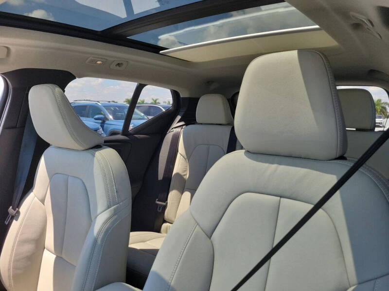 2026 Volvo XC40 B5 Plus