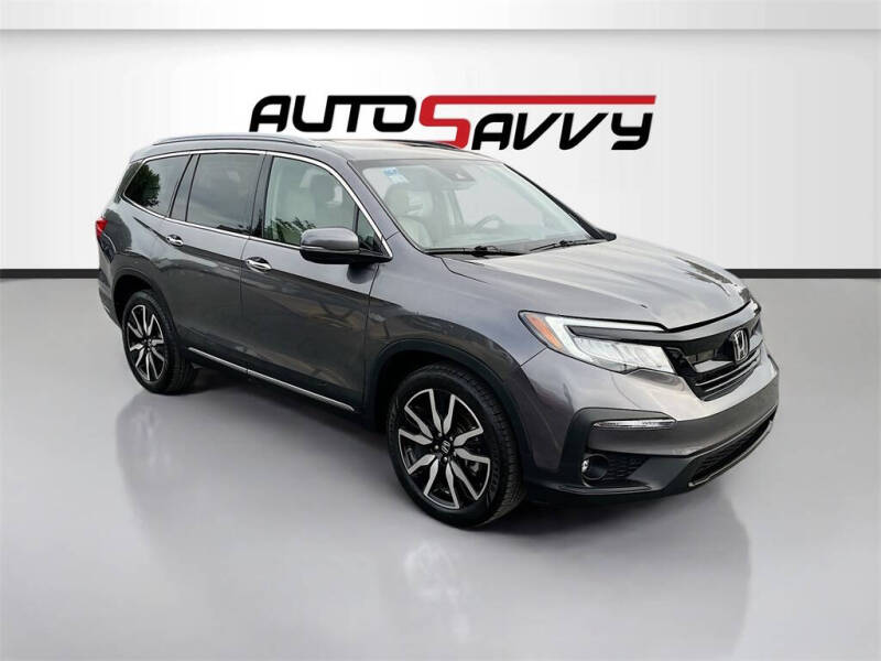 2021 Honda Pilot Touring w/Rear Captain's Chairs