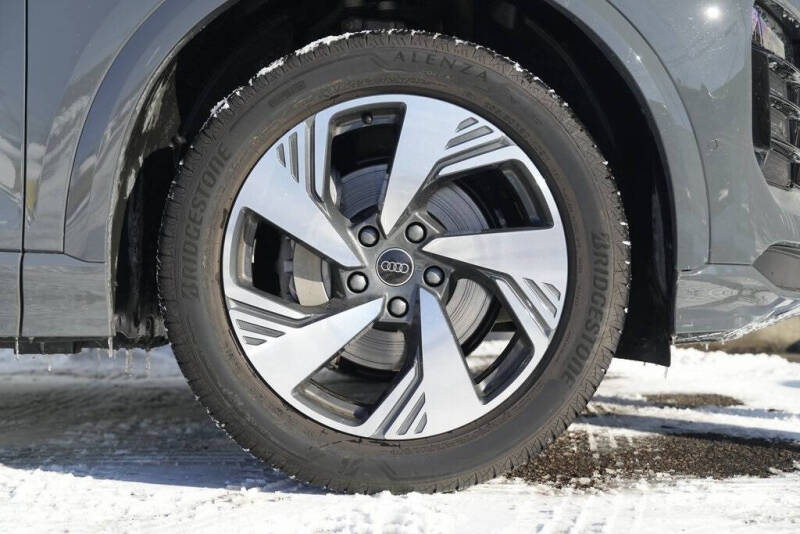 2025 Audi Q6 e-tron quattro Premium Plus