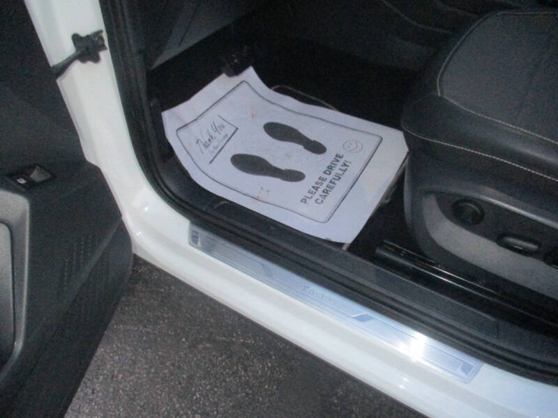 2023 Volkswagen Taos SE 4Motion