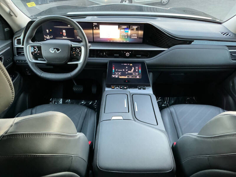 2025 Infiniti QX80 Luxe