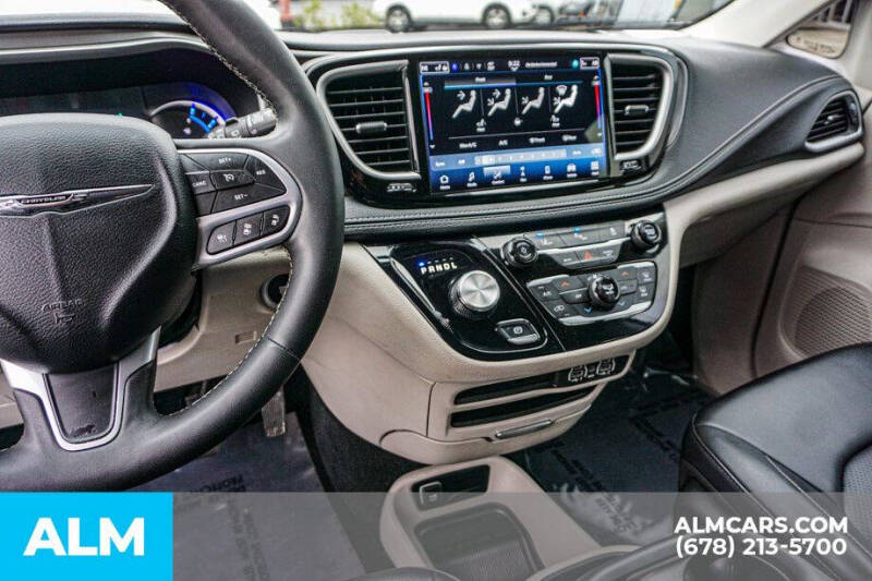 2024 Chrysler Pacifica Plug-In Hybrid Select