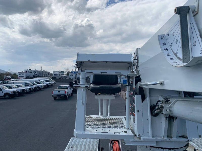 2012 Freightliner M2 106