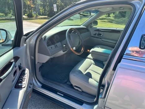 2001 Lincoln Town Car Cartier L