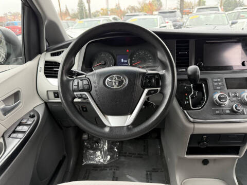 2016 Toyota Sienna LE 8-Passenger