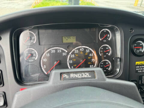 2009 Freightliner M2 106