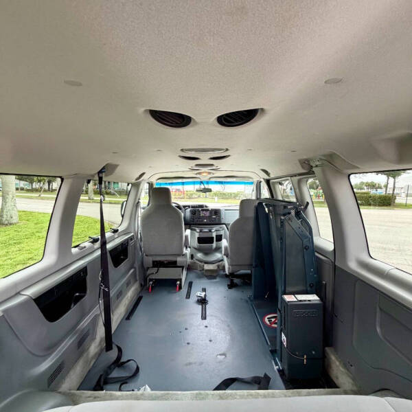 2011 Ford E-350