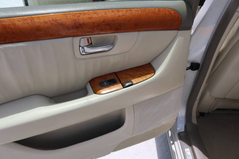 2001 Lexus LS 430