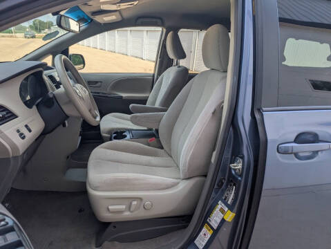 2014 Toyota Sienna LE 8-Passenger