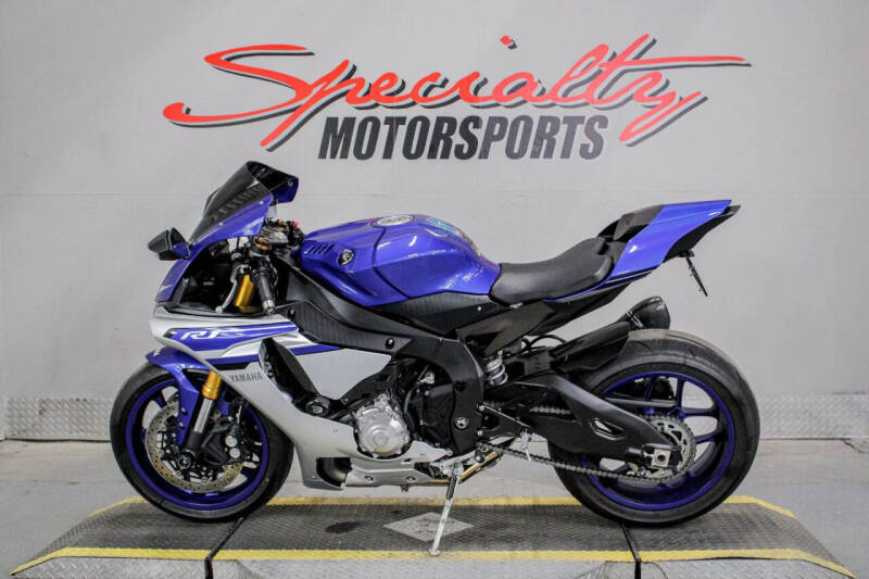 2016 Yamaha YZF-R1