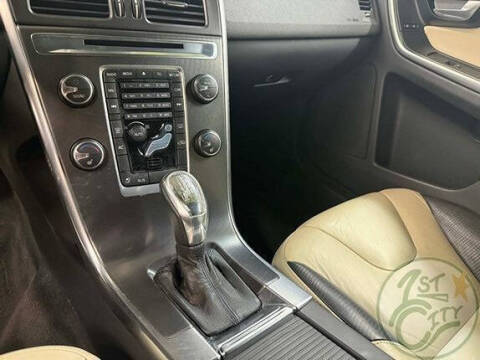 2013 Volvo XC60 T6 R-Design Platinum