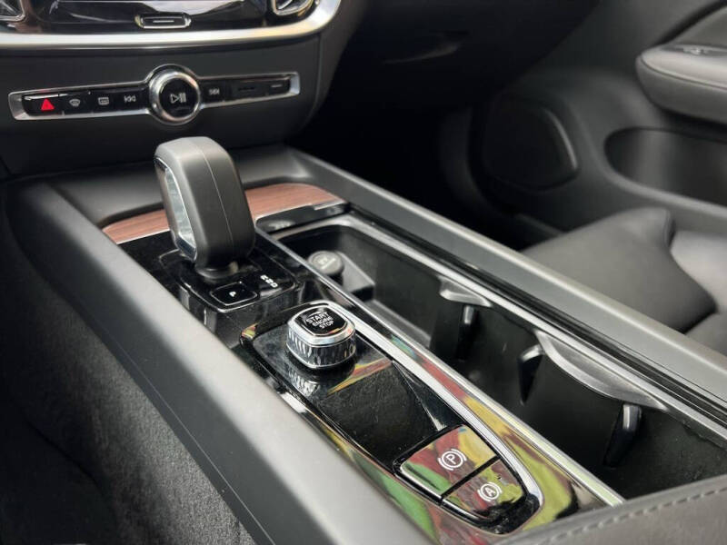 2023 Volvo S60 B5 Ultimate Bright Theme