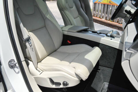 2023 Volvo XC60 B6 Ultimate Bright Theme