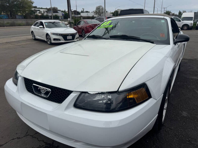 2003 Ford Mustang Deluxe