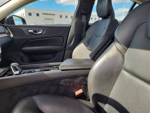 2022 Volvo S60 B5 Momentum