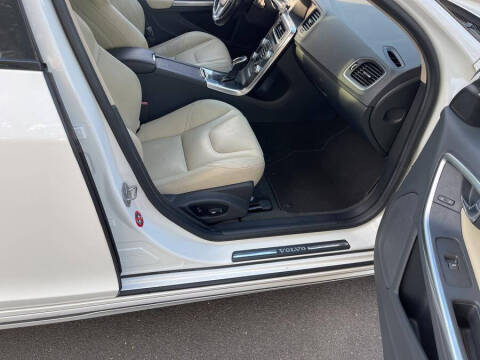 2015 Volvo V60 Cross Country T5