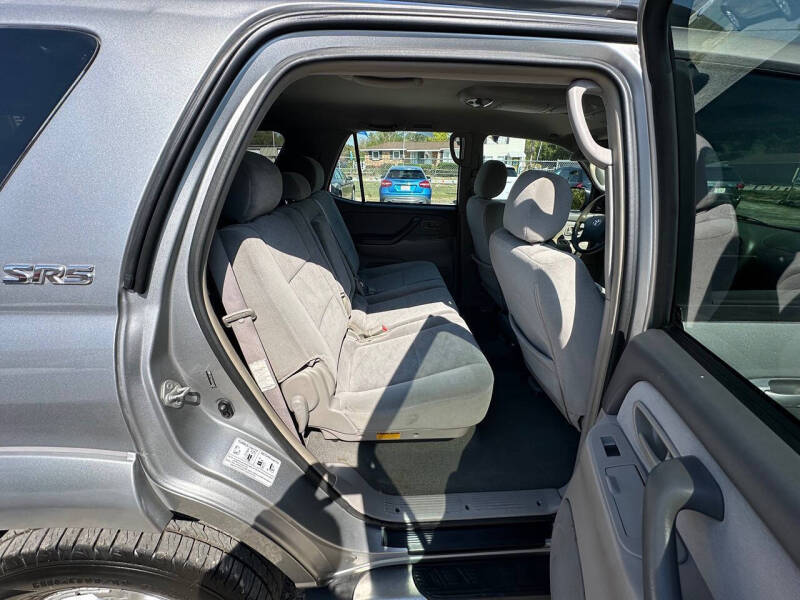 2005 Toyota Sequoia SR5