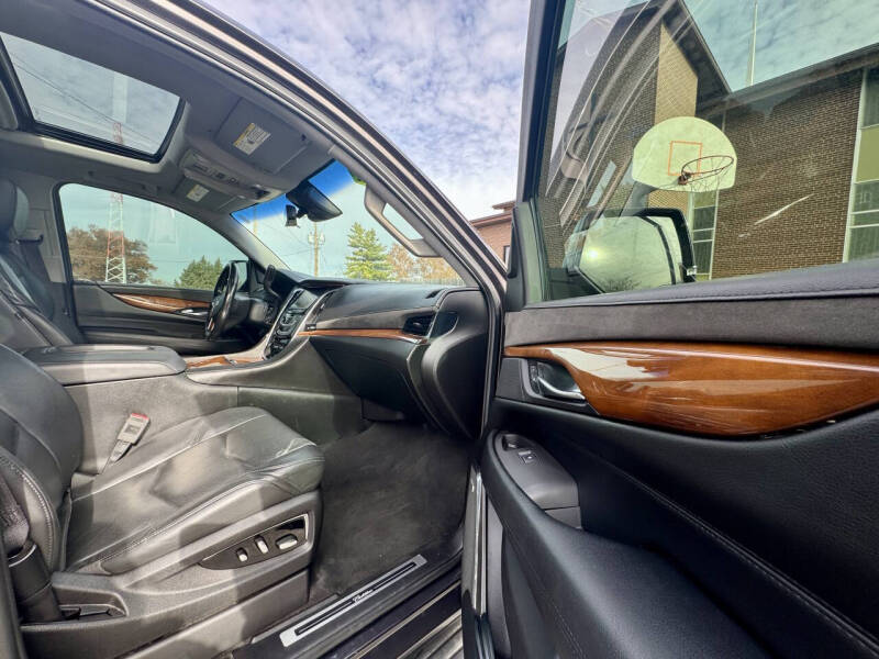 2017 Cadillac Escalade ESV Luxury