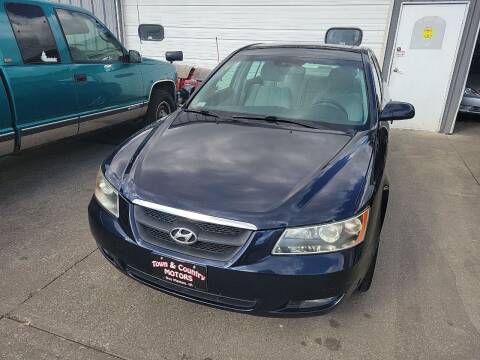 2006 Hyundai Sonata for sale at TOWN & COUNTRY MOTORS in Des Moines IA