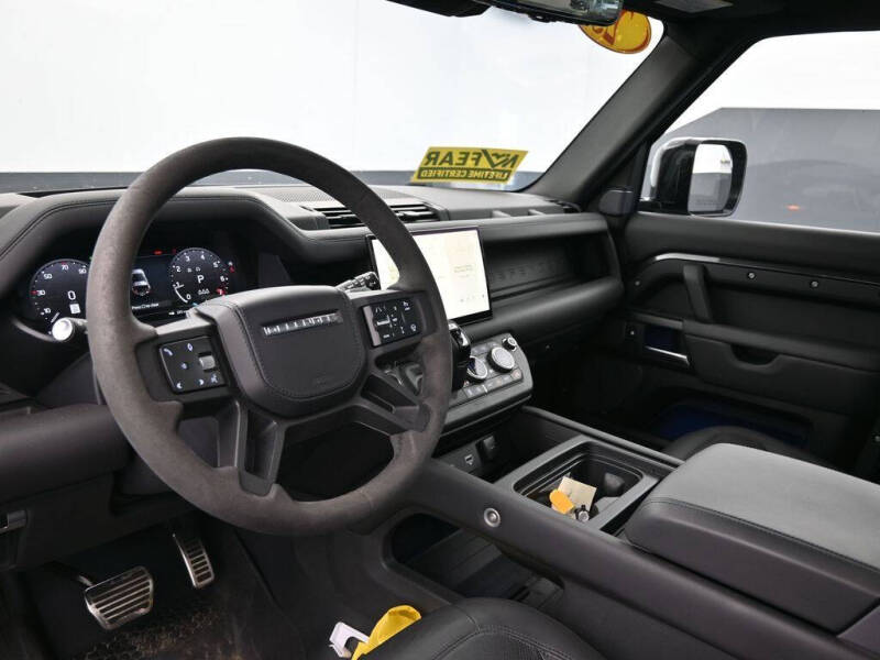 2023 Land Rover Defender 90 V8