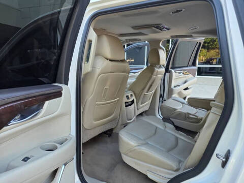 2017 Cadillac Escalade Luxury