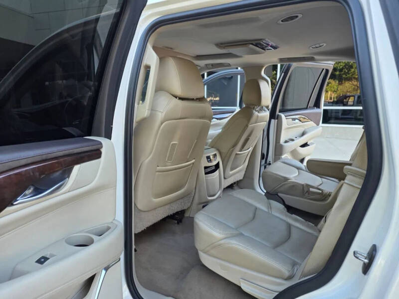 2017 Cadillac Escalade Luxury