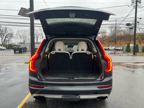 2016 Volvo XC90 T6 Momentum