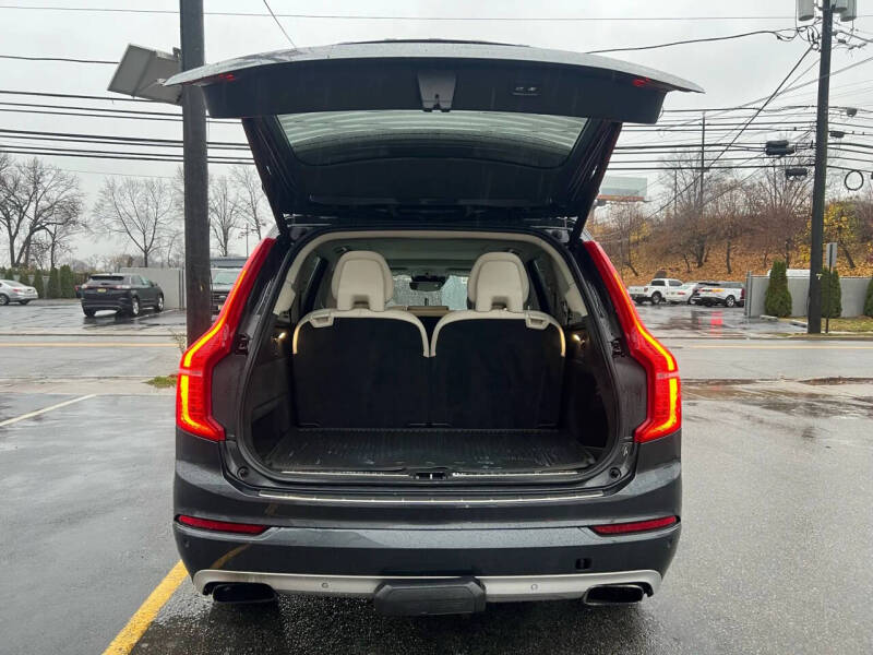 2016 Volvo XC90 T6 Momentum