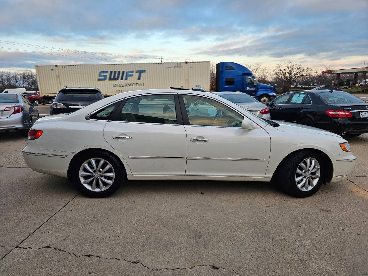 2006 Hyundai Azera for sale at Quantum Auto Co in Plainfield, IL