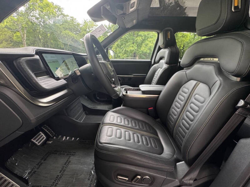 2023 Rivian R1S Adventure