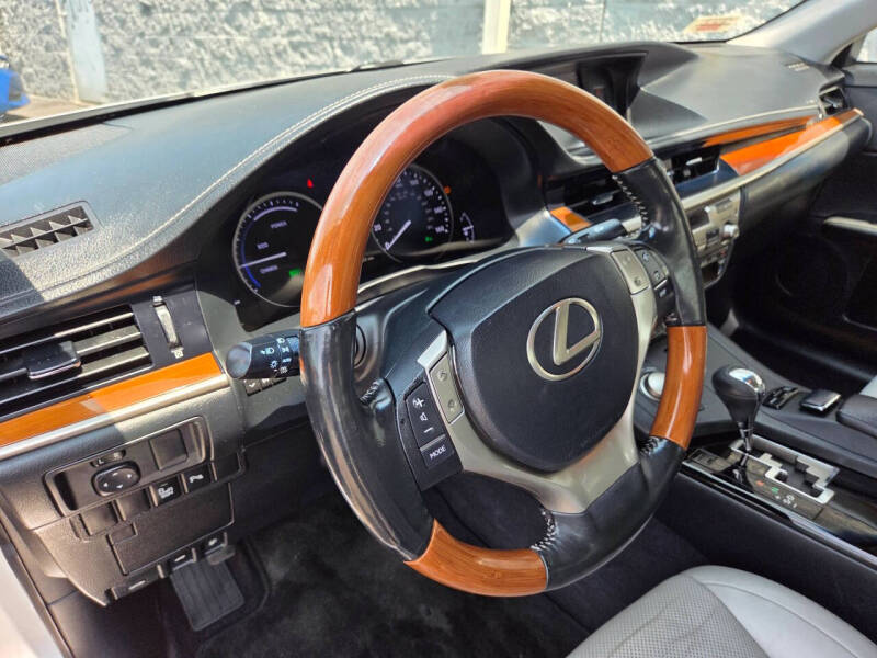 2013 Lexus ES 300h