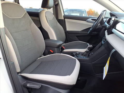 2025 Volkswagen Taos SE 4Motion