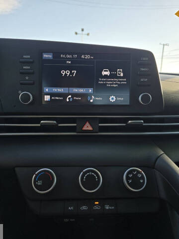 2024 Hyundai Elantra SE