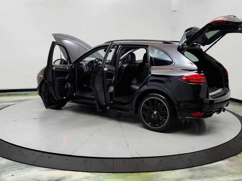 2013 Porsche Cayenne GTS